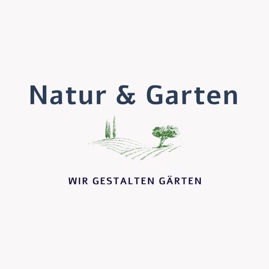 Natur und Garten GmbH Ihr Landschaftsgärtner aus Varel Dangast Logo von "Natur & Garten" mit dem Slogan "Wir gestalten Gärten".